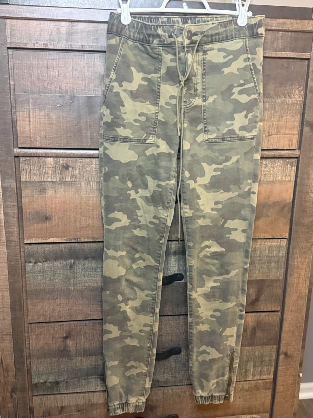 American Eagle Outfitters Next Level Stretch WomenCamo Pants 2 Regular Zip Ankle
